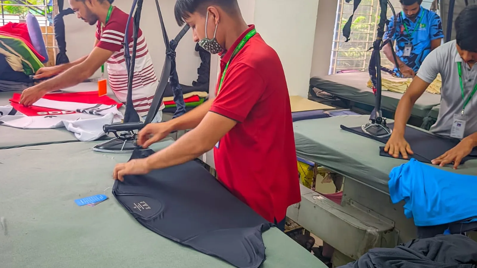 Finishing, Thread Trimming & Vacuum Steam Ironing