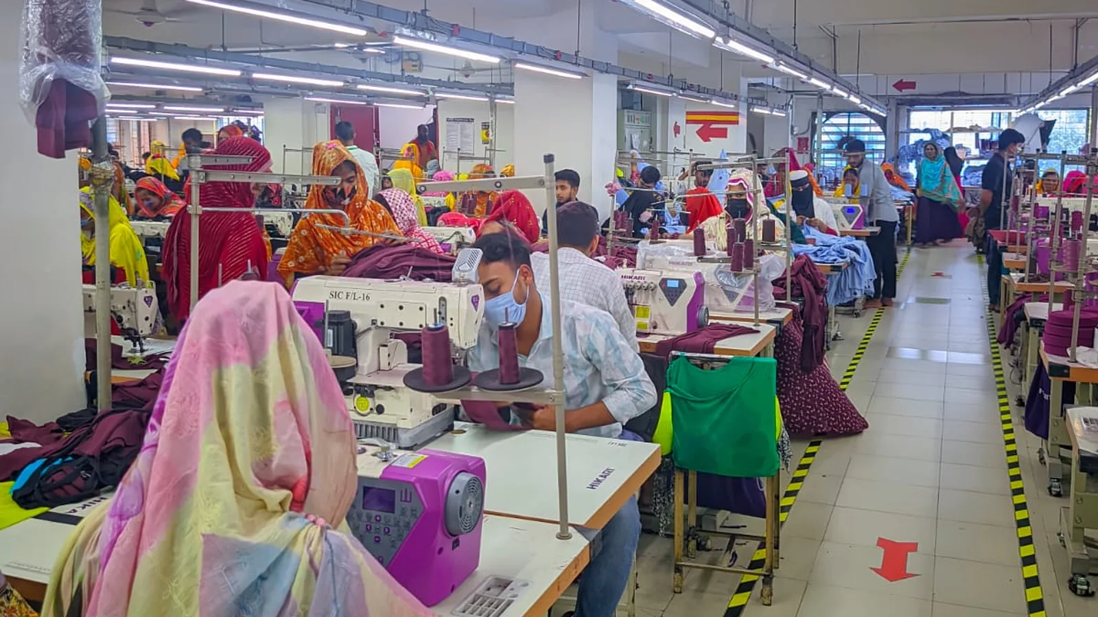 Sewing Floor with Active Lines and Operators